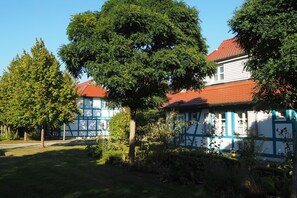 Stugans exteriör [sommar]