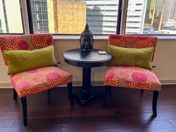 Living Room with City View
Relax and enjoy stunning city skyline views.