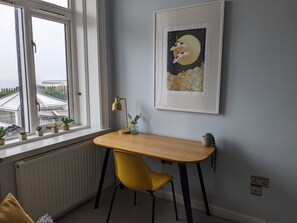 Desk in 2nd bedroom - good wifi throughout 