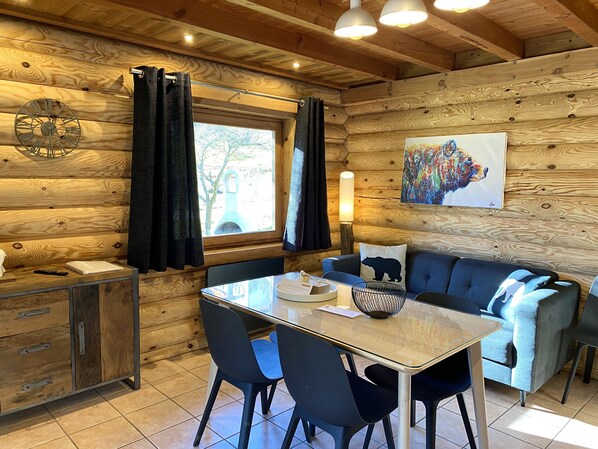 Living room with equipped kitchen