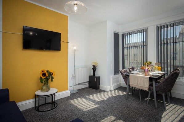 Living Room / Lounge