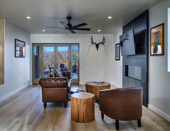The living room is where you can curl up by the warm fireplace, enveloped in custom Southwest charm. Our living room invites you to unwind with a book or your favorite Netflix show framed by Verde Valley's beauty through the French doors.