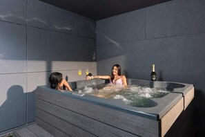 Indoor spa tub