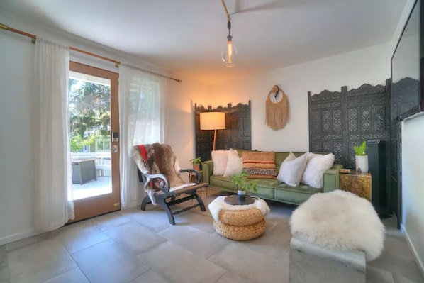 Easy self check in with access to relaxing peaceful patio.