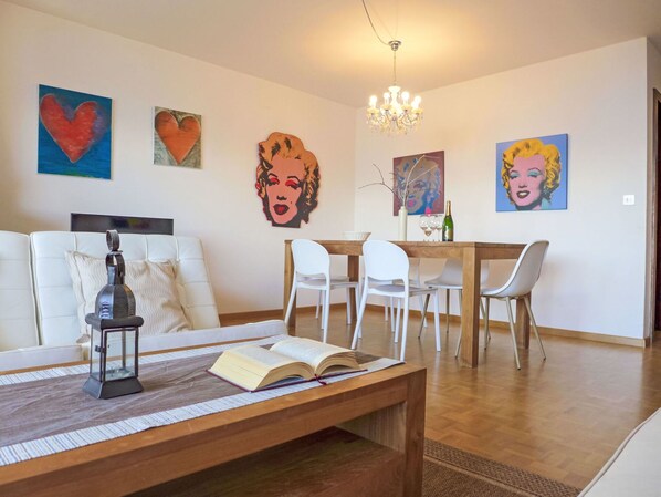 Cadre, Meubles, Table, Bois, Éclairage, Design Intérieur, Bâtiment, Sol, Sol, Chaise