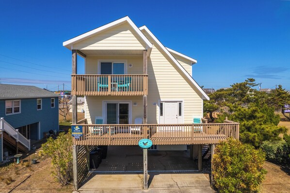 Welcome to The Sandy Pelican, a charming 3-bedroom, 2-bathroom coastal haven located in the heart of Kill Devil Hills.