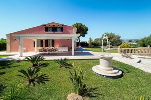 Autumn, Balcony / Terrace / Patio, Building Exterior, Garden, Outdoor, Spring, Summer