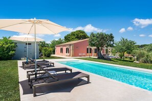 Autumn, Balcony / Terrace / Patio, Building Exterior, Garden, Outdoor, Pool, Spring, Summer
