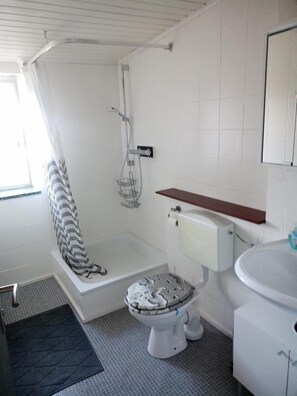 Ferienwohnung-Badezimmer