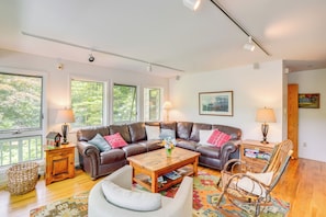 Living Room | Fireplace | Central A/C + Heating