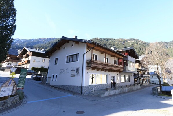 Außenseite Ferienhaus [Sommer]