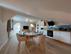 Ferienwohnung 3 mit Panoramafenster-Wohn-Küche