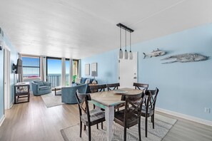 Dining Area-Seating for 6 at the table.