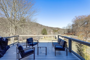 Private Deck | Gas Grill | Fire Pit (Firewood Provided)