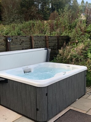 Hot Tub at Red Squirrel Pod