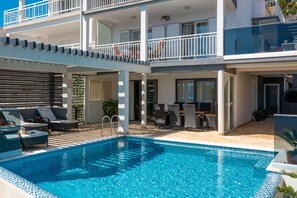 Luxury villa Holiday Residence with heated pool, jacuzzi and barbacue near the sea in Stanici - Omis