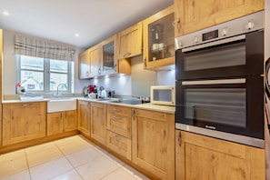 Callow Cottage Kitchen - StayCotswold