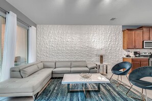 1550 Carey Palm Circle (5).jpg