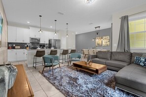4820LoveStoreyLane(2)