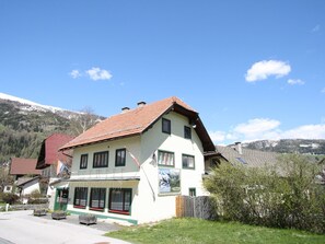 Außenseite Ferienhaus [Sommer]