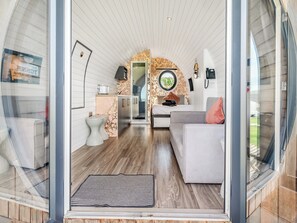 Open plan living space | Tonnau Pod - Gwbert Glamping, Gwbert on Sea