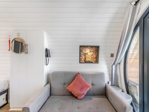 Living area | Tonnau Pod - Gwbert Glamping, Gwbert on Sea