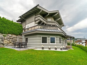 Außenseite Ferienhaus [Sommer]