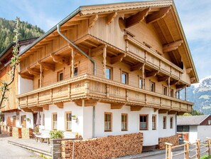 Außenseite Ferienhaus [Sommer]