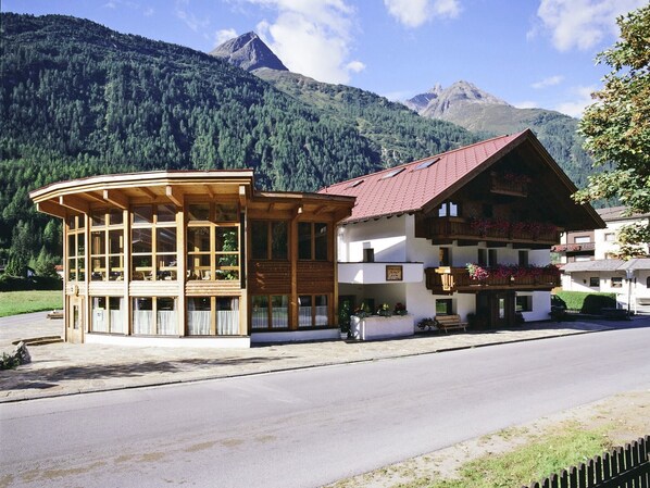 Außenseite Ferienhaus [Sommer]