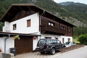 Außenseite Ferienhaus [Sommer]