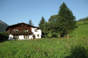 Außenseite Ferienhaus [Sommer]