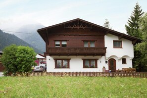 Außenseite Ferienhaus [Sommer]
