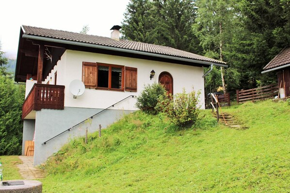 Außenseite Ferienhaus [Sommer]