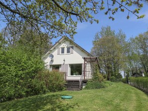 Außenseite Ferienhaus [Sommer]
