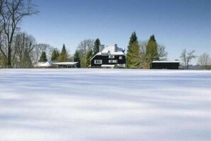 Außenseite Ferienhaus [Winter]