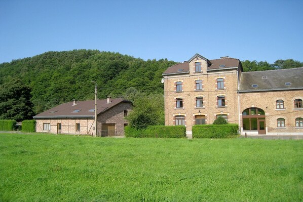 Außenseite Ferienhaus [Sommer]