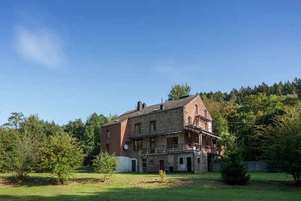 Außenseite Ferienhaus [Sommer]