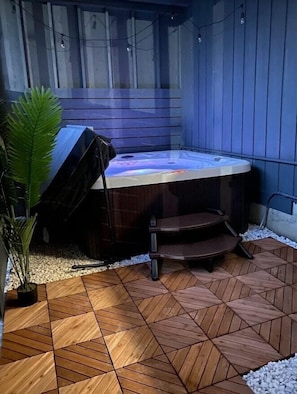 Hot Tub Spa Area (1)