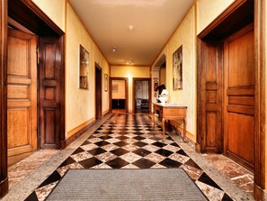 Entrance / Reception