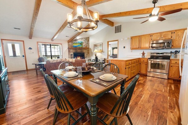 Hardwood, Indoors, Architecture, Building, Dining Room