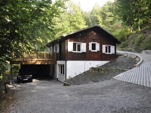 Stugans exteriör [sommar]