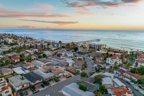 Steps away from multiple beach, San Clemente Pier, trolley and Del Mar st.