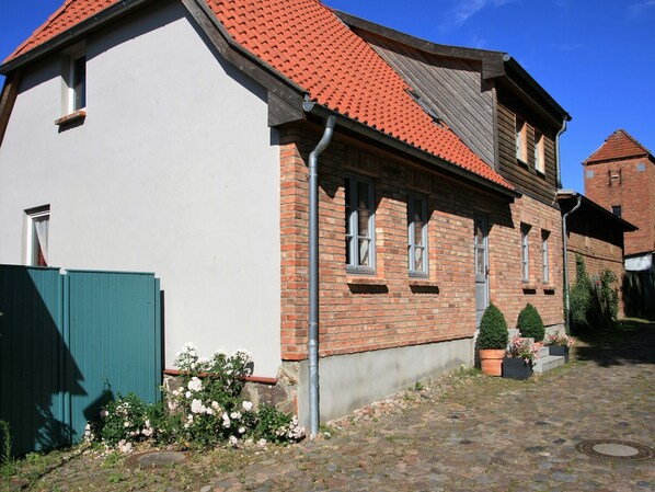 Außenseite Ferienhaus [Sommer]