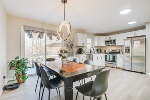 Dining Area | Dishware & Flatware Provided | Central A/C & Heating