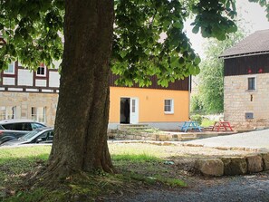 Stugans exteriör [sommar]