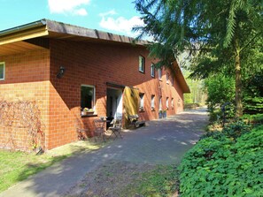 Stugans exteriör [sommar]