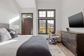 Master bedroom with King bed, walk in closet and En Suite bathroom