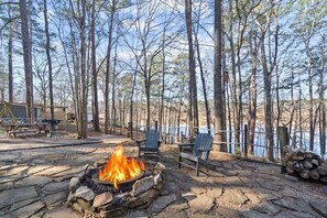 Nice cozy firepit area for roasting marshmallows and hotdogs.