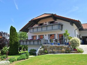 Außenseite Ferienhaus [Sommer]