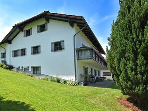 Außenseite Ferienhaus [Sommer]